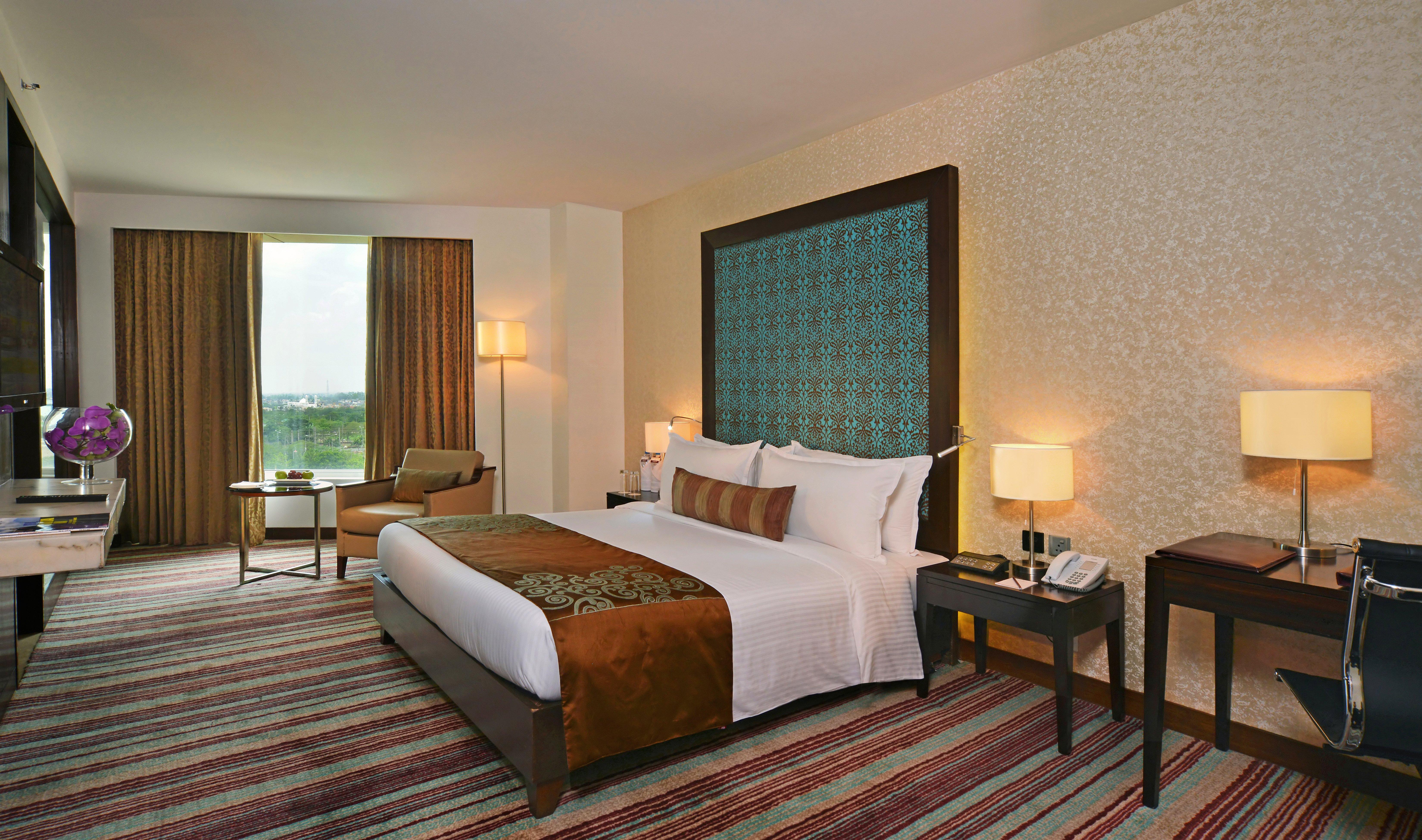 Holiday Inn Chandigarh Panchkula Exterior foto A room at the Taj Bengal