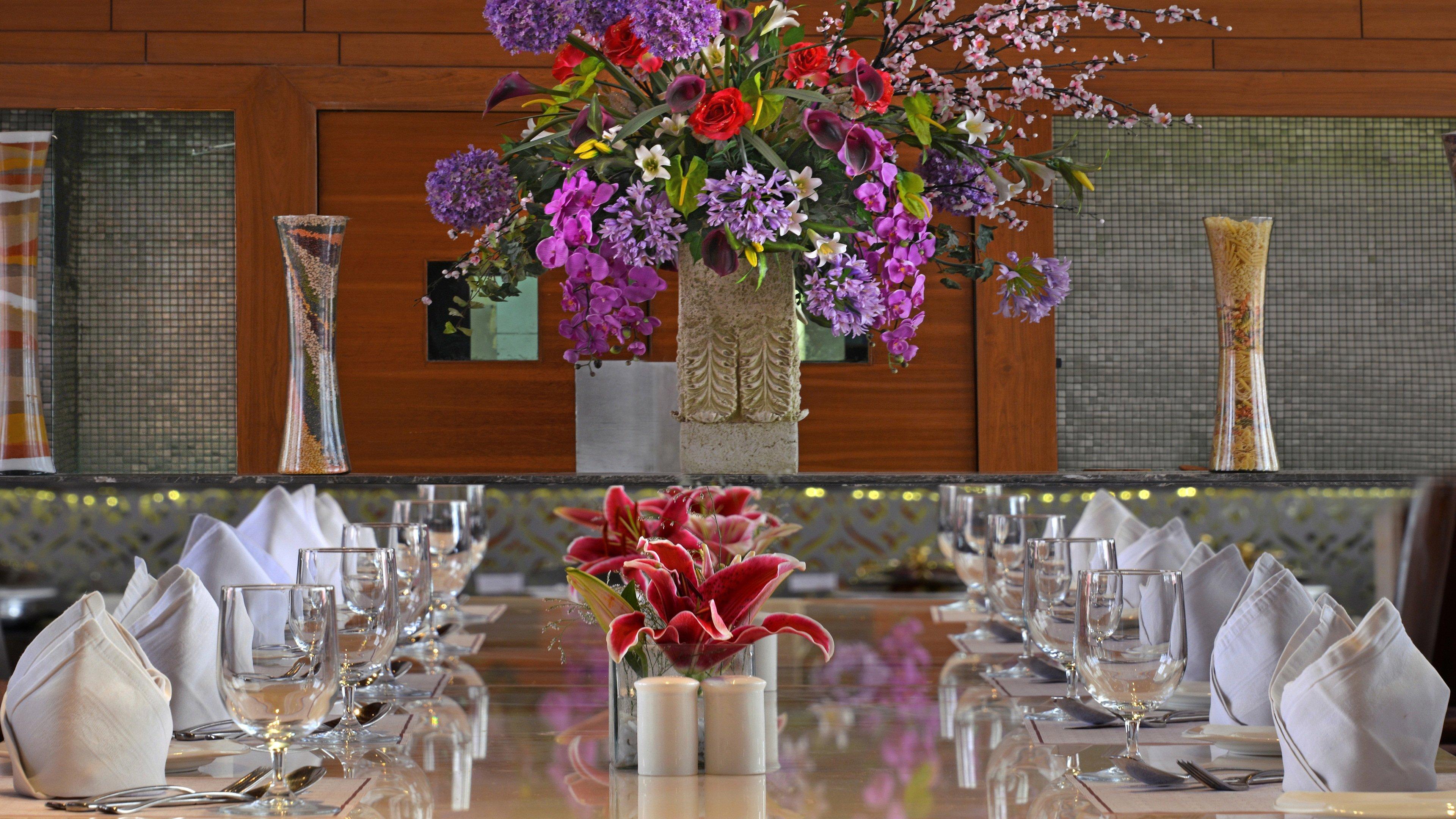 Holiday Inn Chandigarh Panchkula Exterior foto A table set for a formal dinner