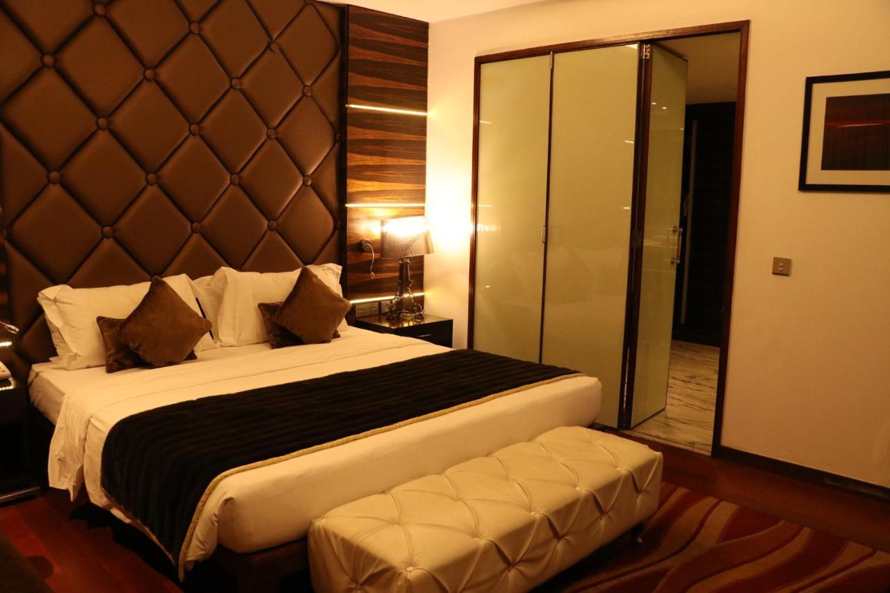 Holiday Inn Chandigarh Panchkula Exterior foto A bedroom at the Taj Bengal