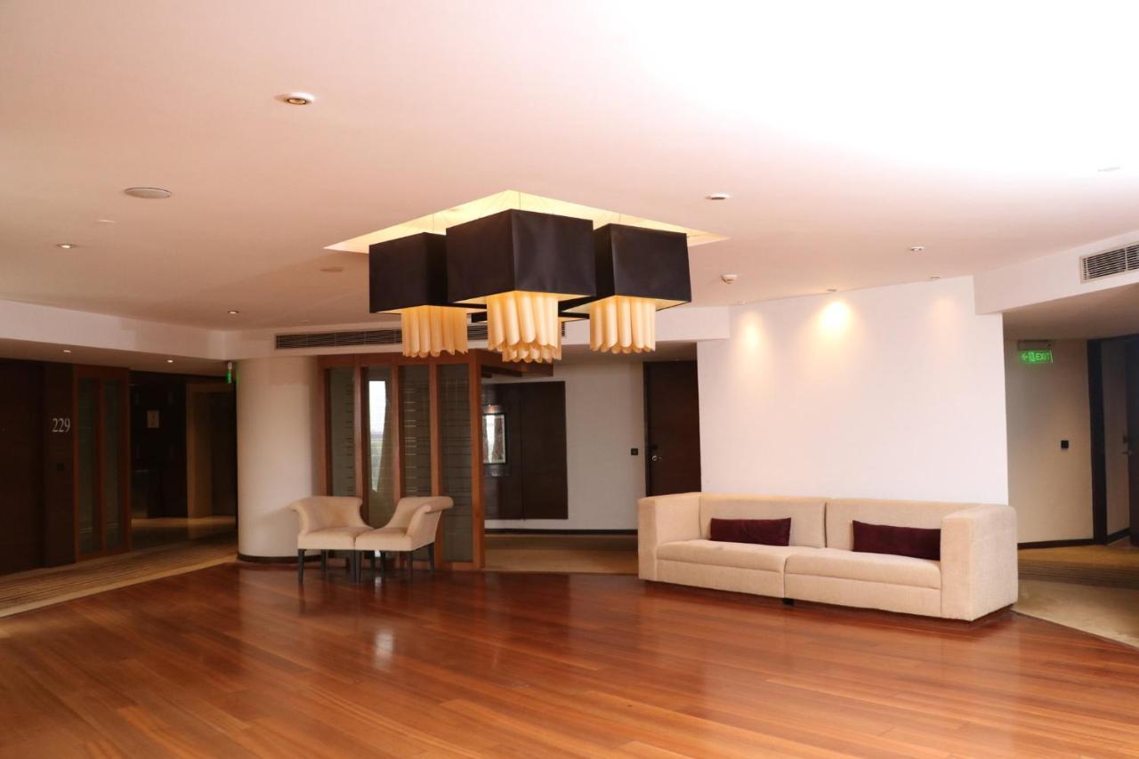 Holiday Inn Chandigarh Panchkula Exterior foto The interior of the hotel