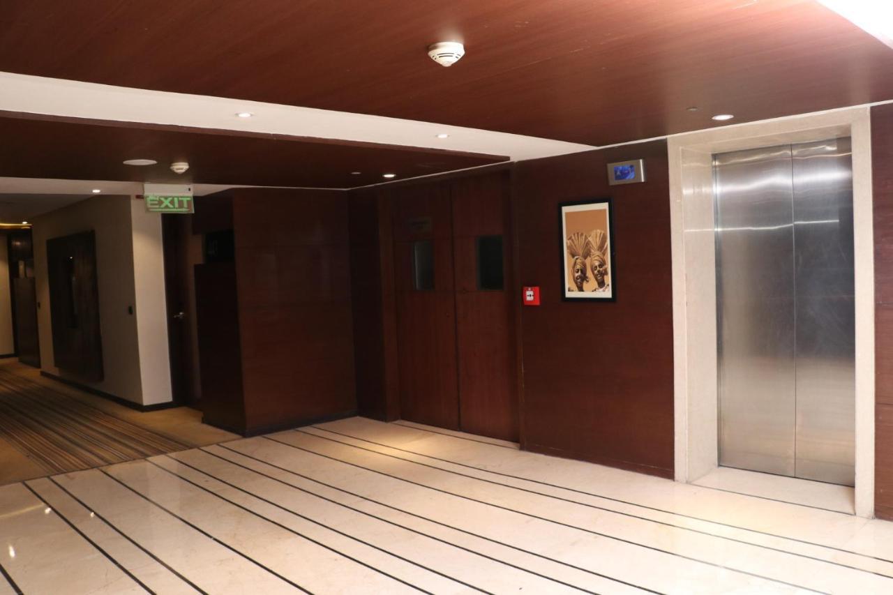 Holiday Inn Chandigarh Panchkula Exterior foto The interior of the hotel