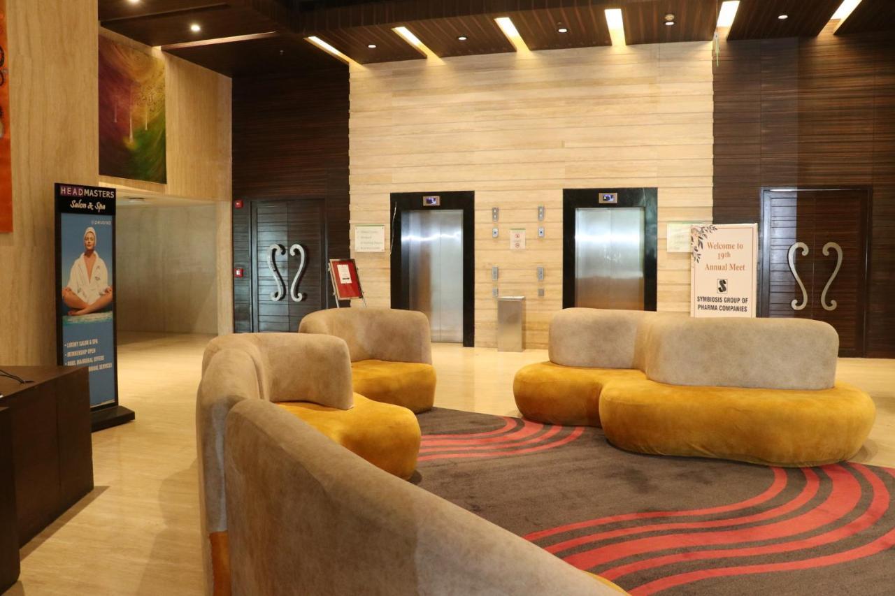 Holiday Inn Chandigarh Panchkula Exterior foto The lobby of the hotel