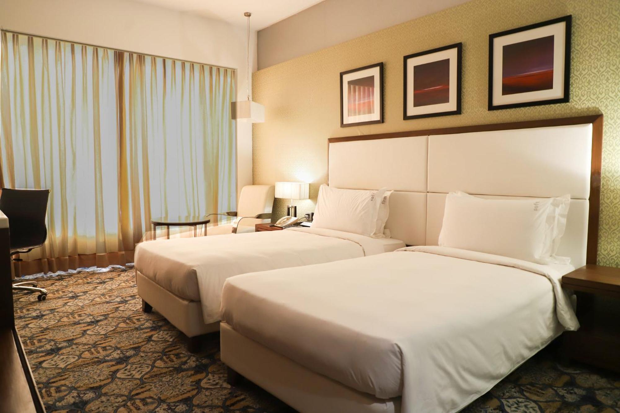 Holiday Inn Chandigarh Panchkula Exterior foto A room at the hotel