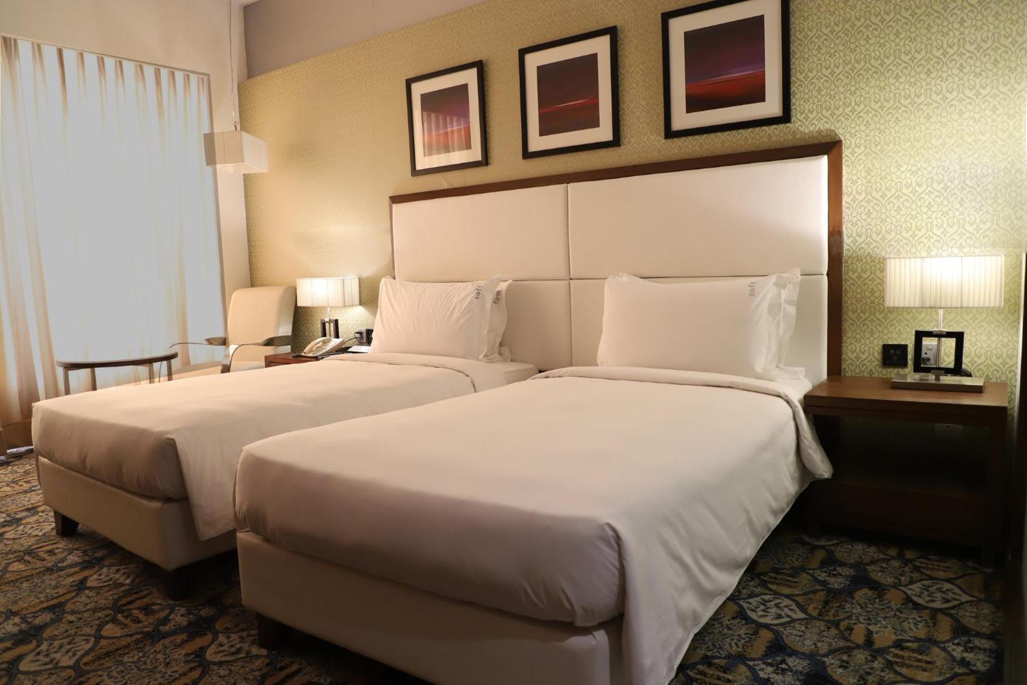 Holiday Inn Chandigarh Panchkula Exterior foto A room at the hotel