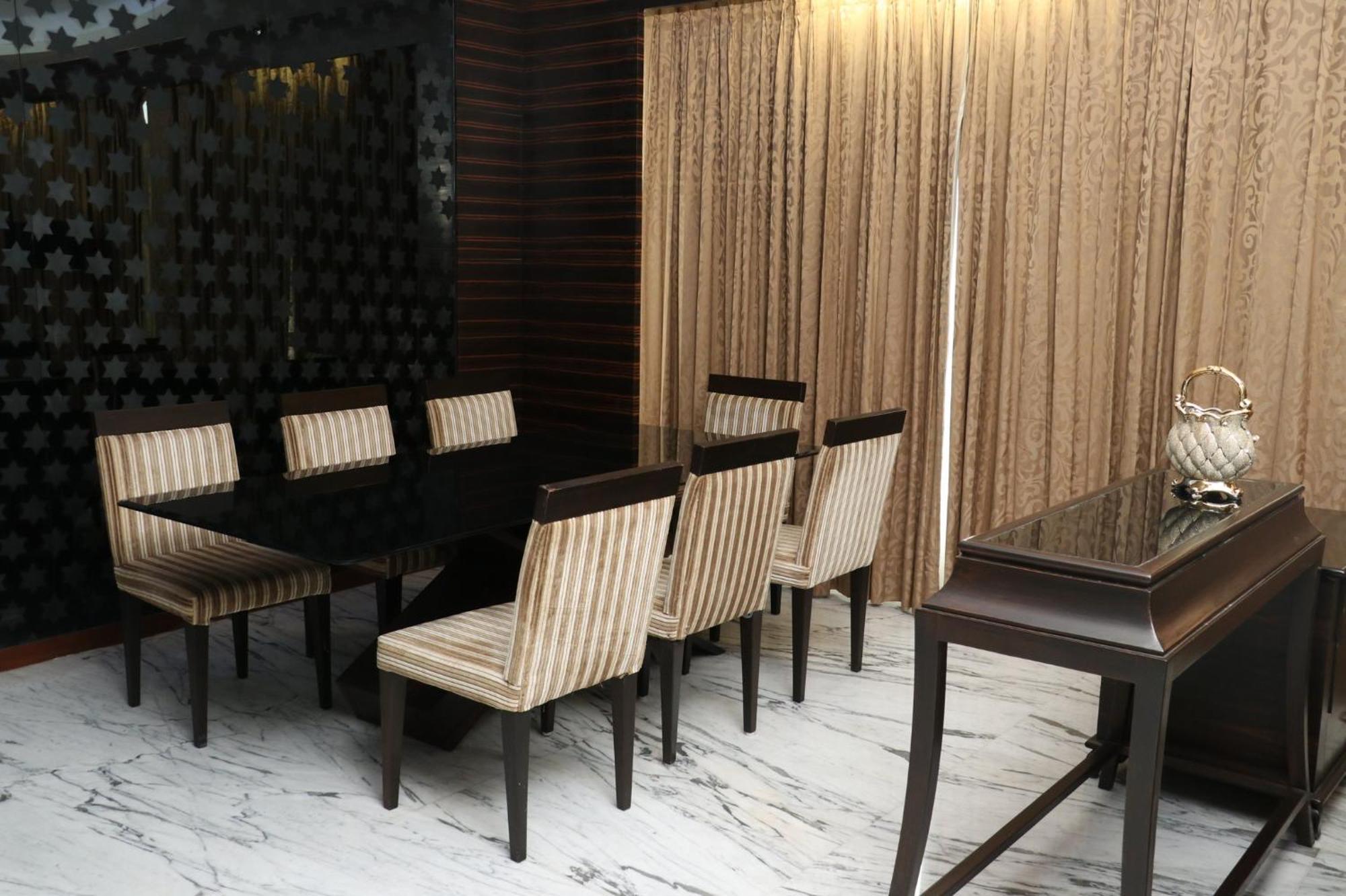Holiday Inn Chandigarh Panchkula Exterior foto A dining room